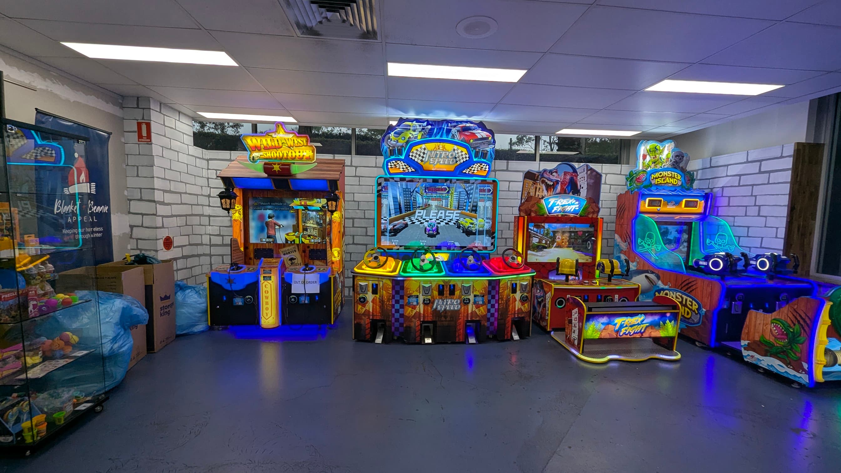 Small collection of arcade games. 