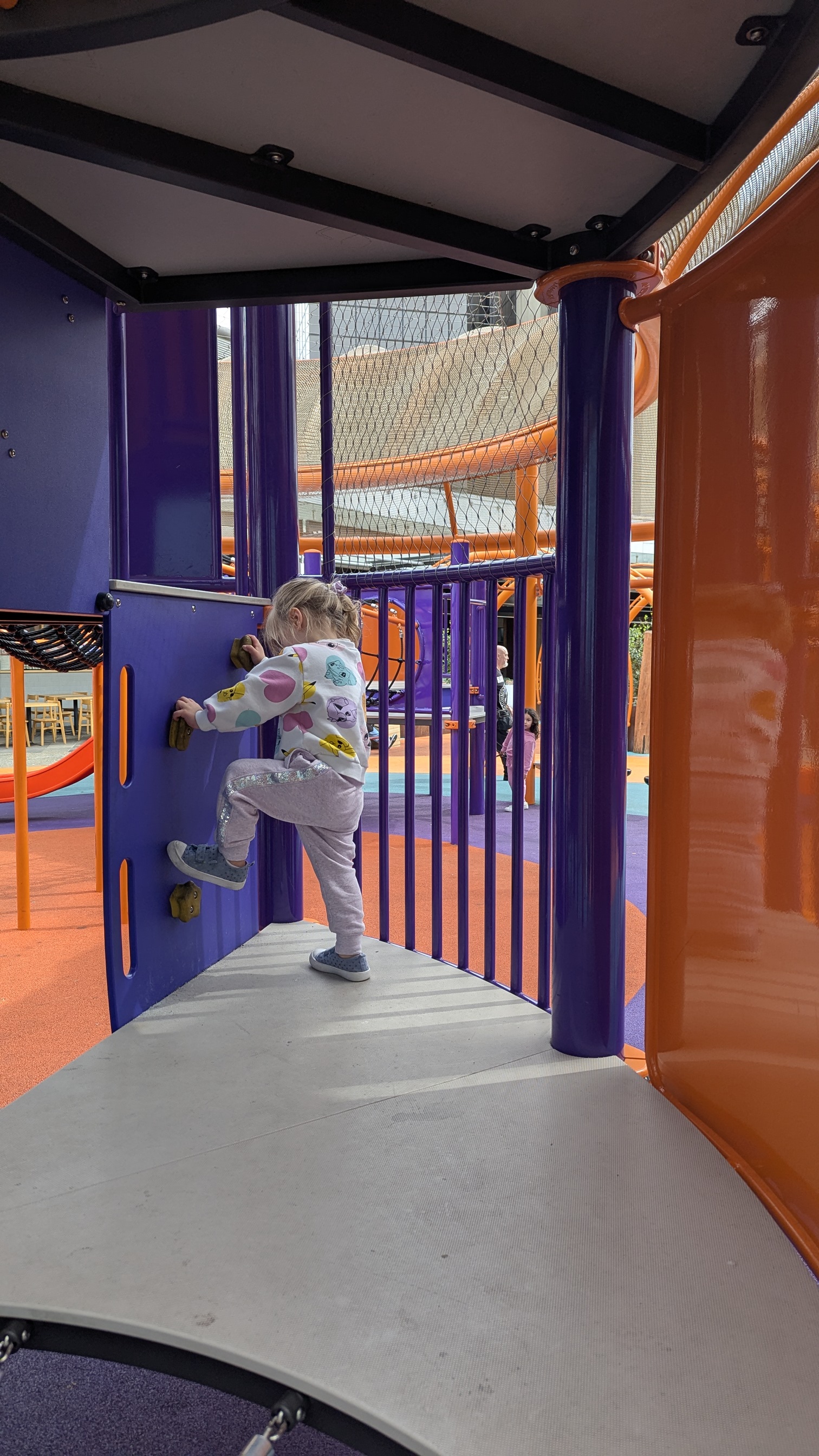 Mini rockclimbing wall to reach the second level of the playground.